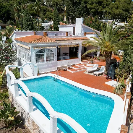 Lina - Andalusian 3-bedroom With Pool & Ocean View Malaga