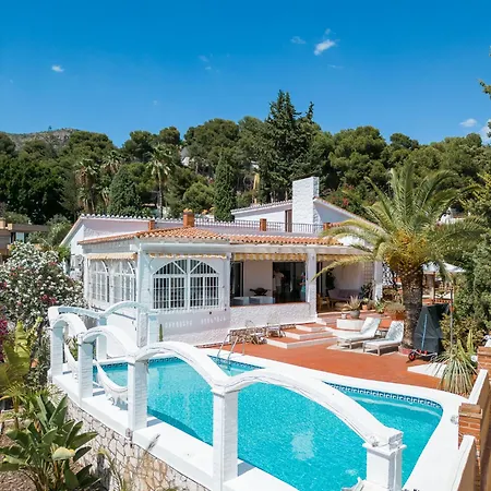 Lina - Andalusian 3-bedroom With Pool & Ocean View *