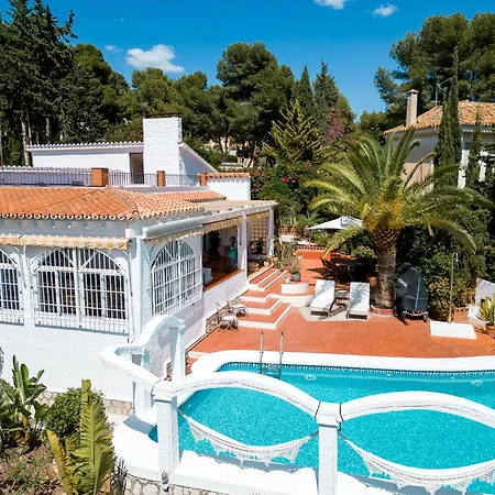 Lina - Andalusian 3-bedroom With Pool & Ocean View *