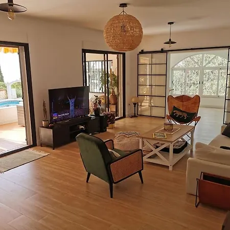 Lina - Andalusian 3-bedroom With Pool & Ocean View Malaga