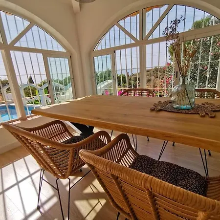 Villa Lina - Andalusian 3-bedroom With Pool & Ocean View